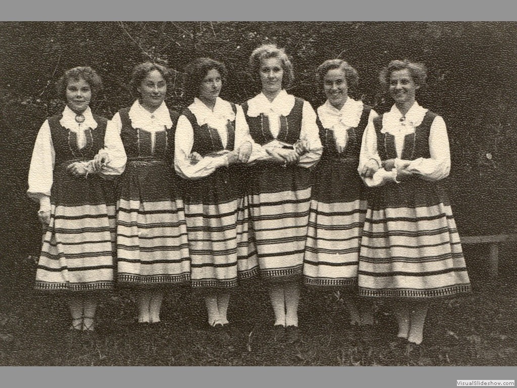 1958, vaskult: Aasa, Anne, Lydia, Loviise, Helga, Kulle