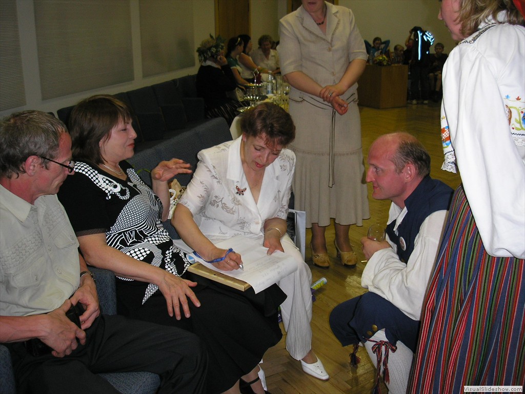 2007, Lätis, Priit palub põlvili, et teda võetaks Peterburi balletikooli